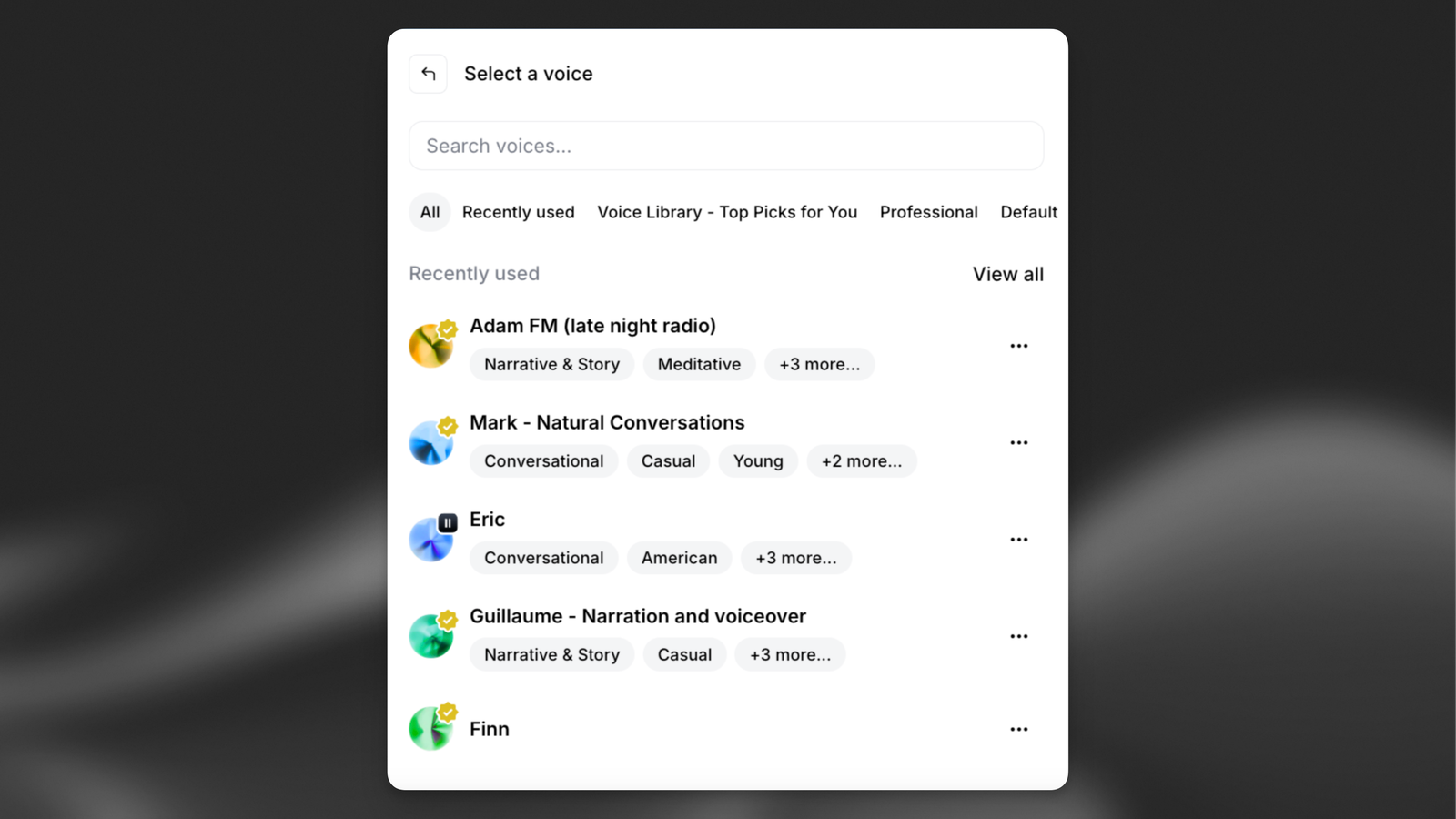 لقطة رسمية من ElevenLabs توضح اختيار الصوت في محرر تحويل النص إلى صوت